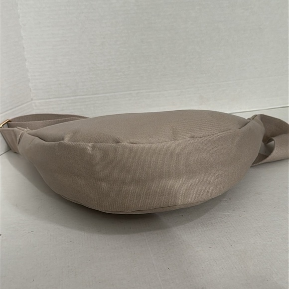 JULY Everyday Crescent Bag in natural NWOT - Picture 11 of 16